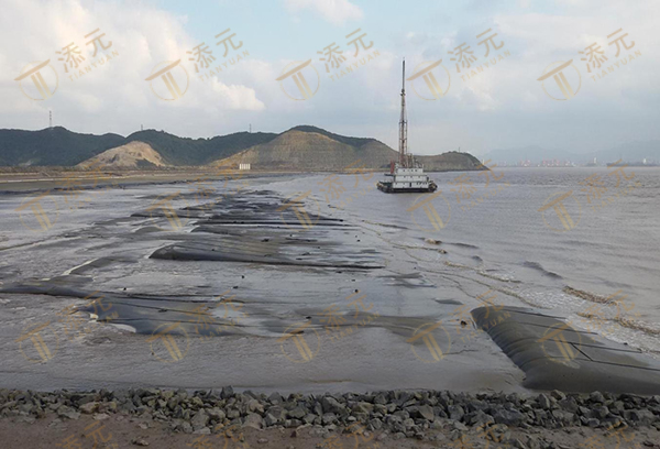 海上插板船施工.jpg