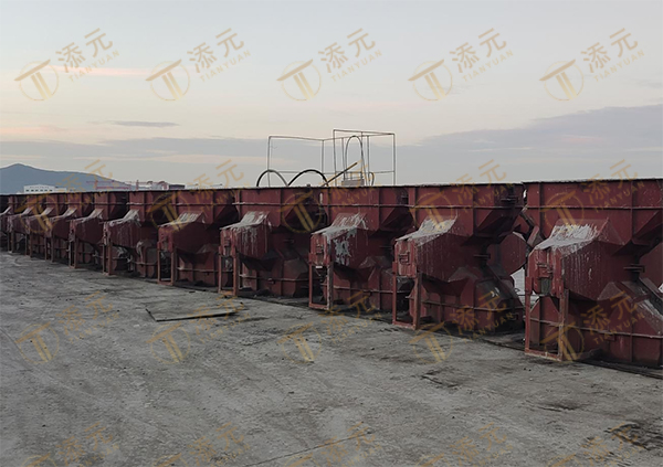 上海扭王字块预制现场.jpg
