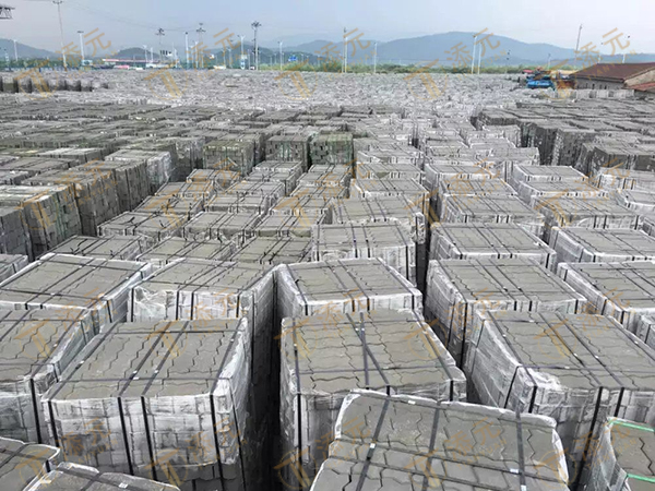 上海联锁块成品堆放（一）.jpg