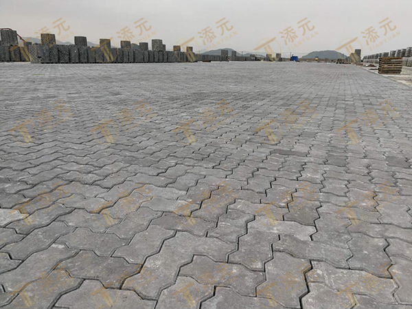 1770960850259301.jpg 联锁块堆场铺设(二).jpg