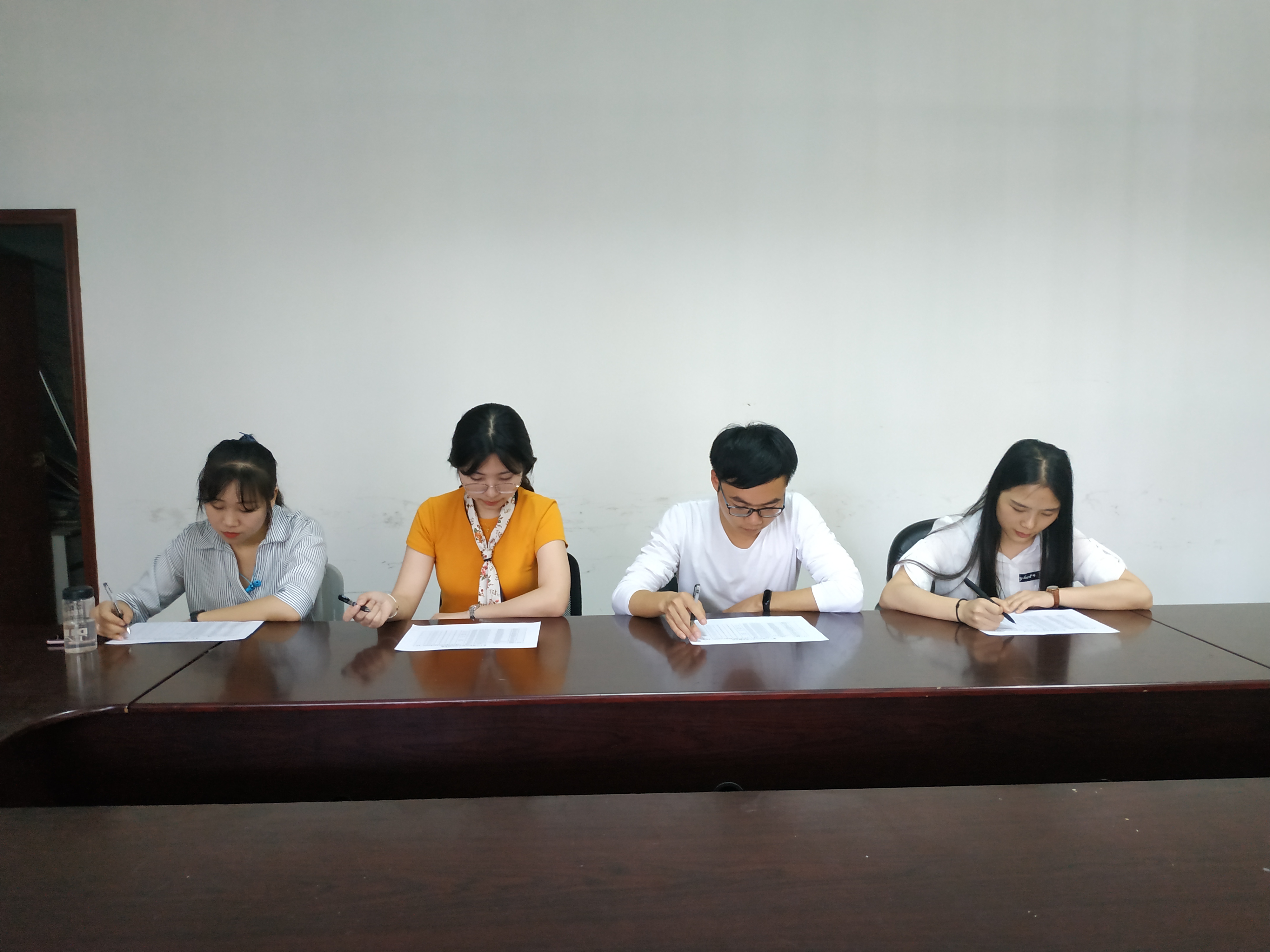 招聘面试官:研会主席团成员.jpg